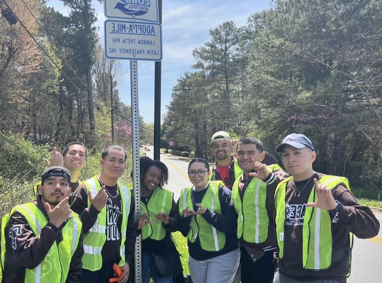 students cleaning up cobb county / 